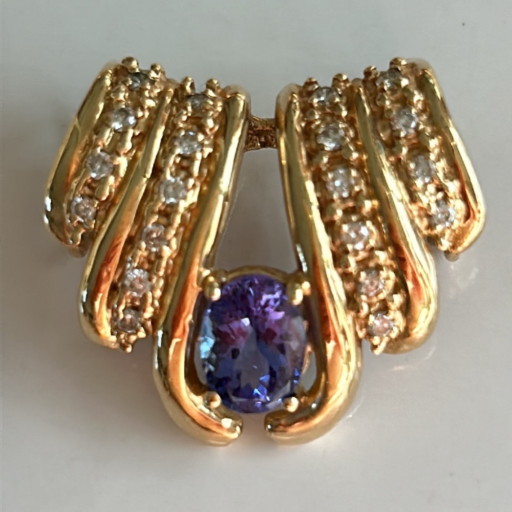 Tanzanite and diamond pendant slide.